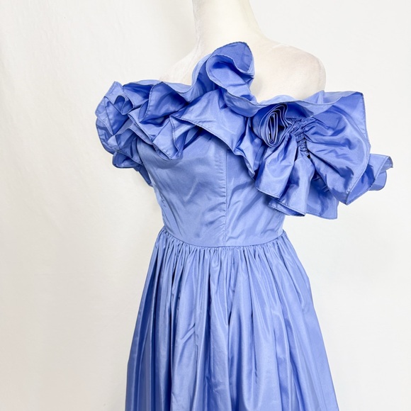 Elegant Off-Shoulder Blue Gown - Picture 4 of 9